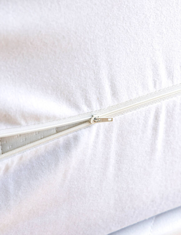 Integrale matrashoes met rits en Passerelle® behandeling (wit) Integrale matrashoes met rits en Passerelle® behandeling (wit)